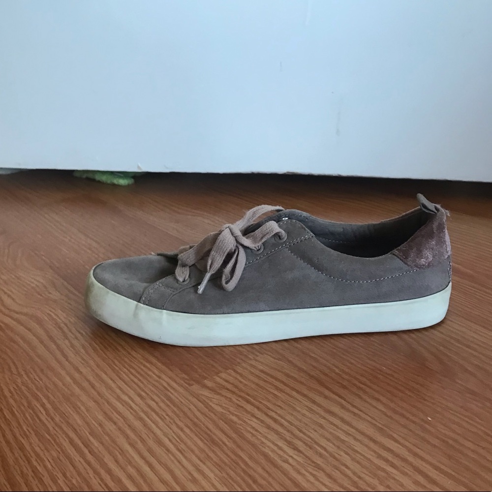 Barely worn sneakers